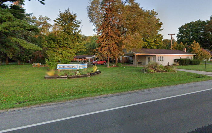 Karo-Lar Motel (Elk Rapids Lakeshore Inn) - 2019 Street View (newer photo)